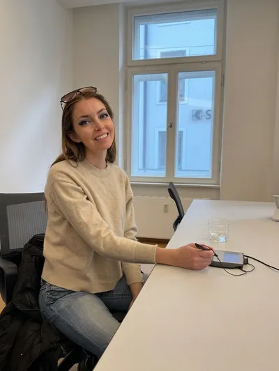 Kundin von CDL Immobilien beim Kauf eines Co-Living-Konzepts